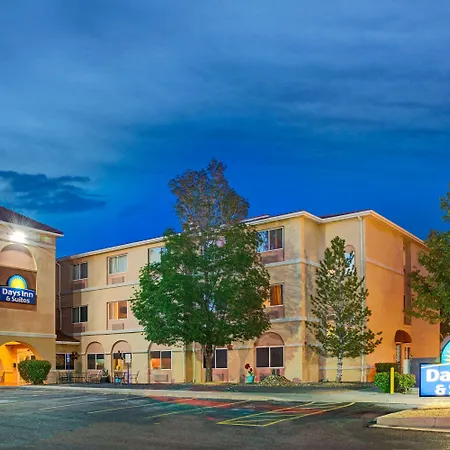 Days Inn & Suites By Wyndham Airport Albuquerque